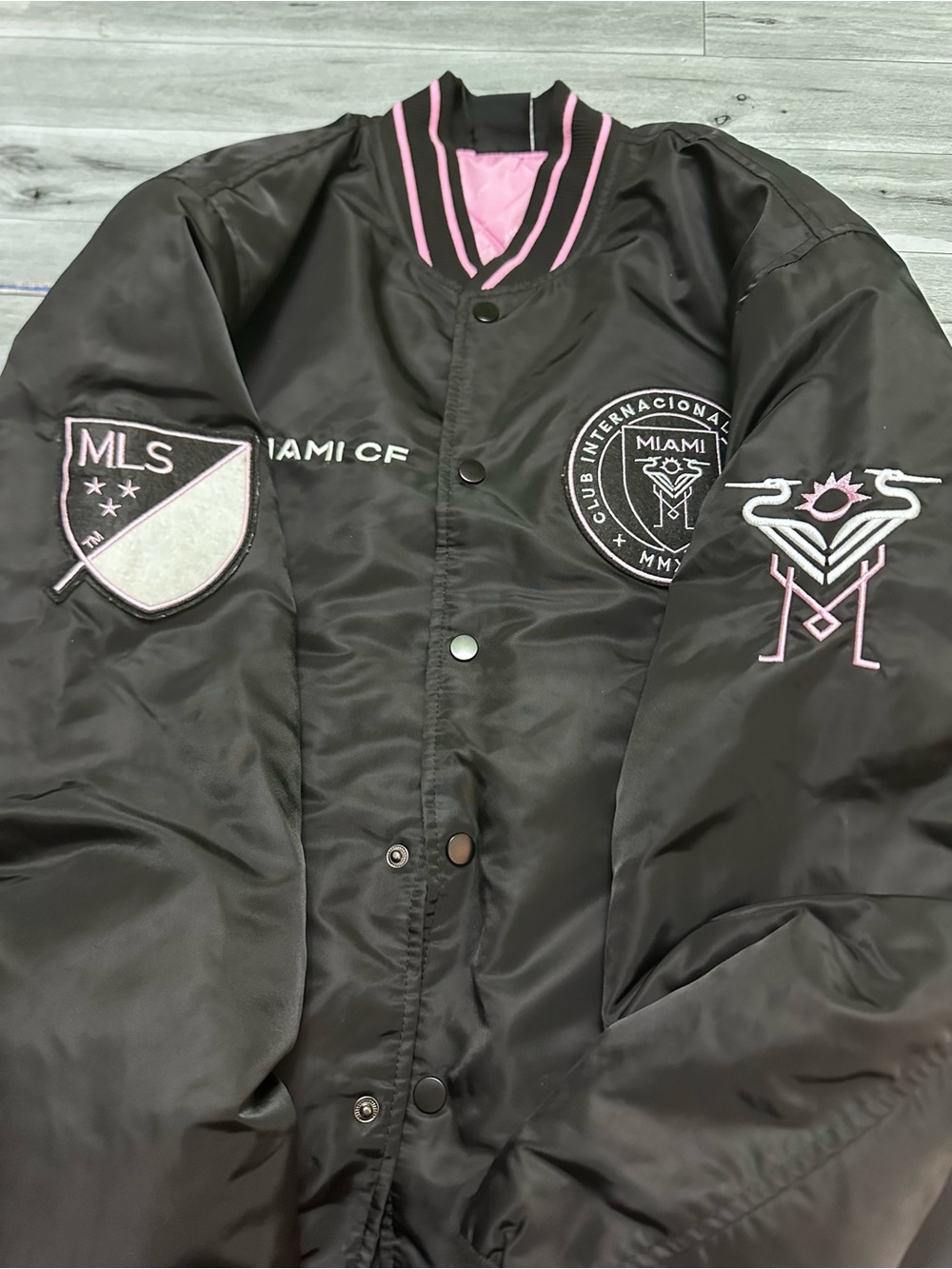 Club Internacional de Fútbol Miami Black and Pink Bomber Jacket M - Picture 8 of 10